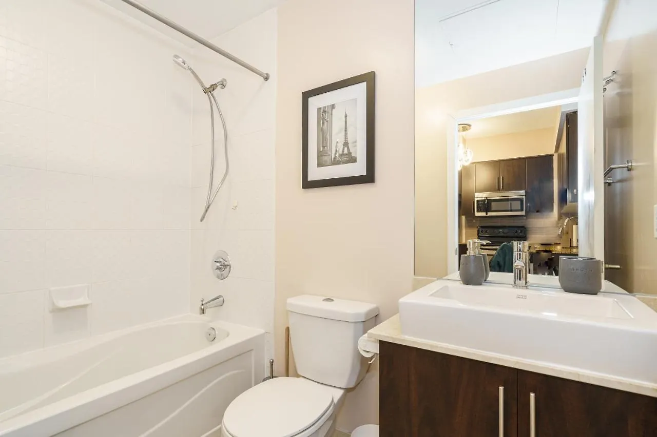 Spectacular 2Bdrm Suite In Maple Leaf Sq Toronto