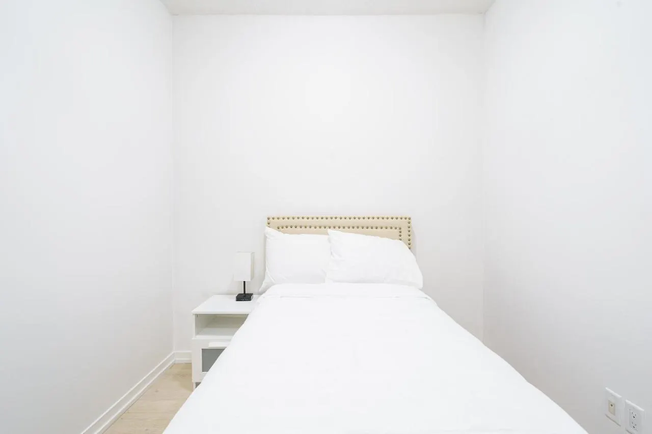 Spectacular 2Bdrm Suite In Maple Leaf Sq Toronto Apartment